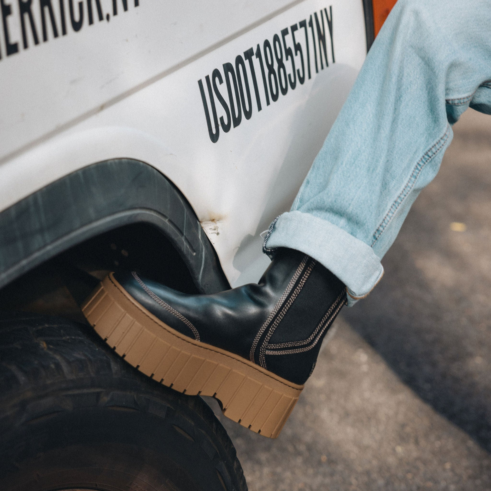 SOHO CHELSEA BOOT - BLACK/GUM