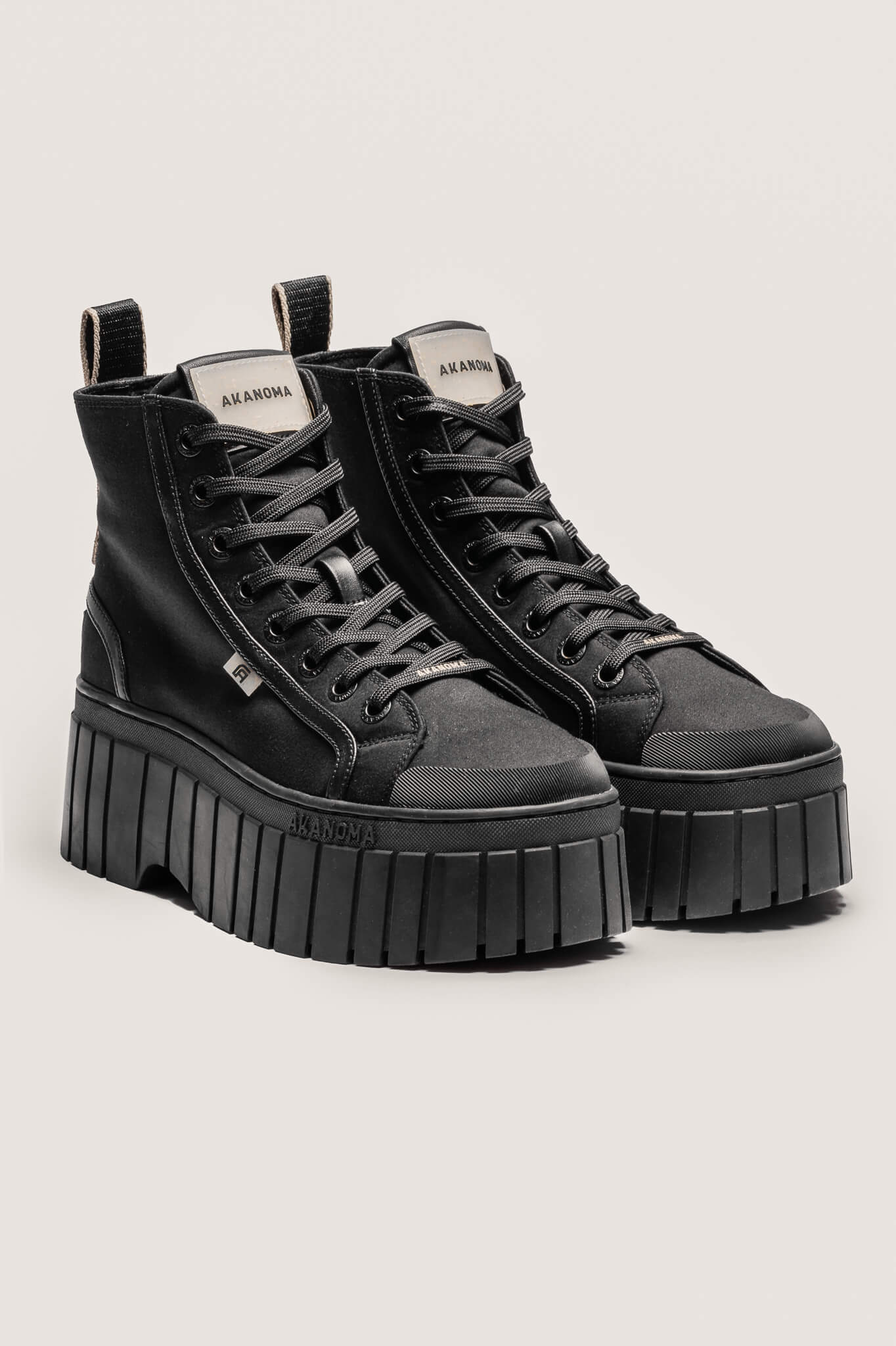 ラナ　Ameri　LACE UP TANK SOLE BOOTSブラック LONDON Women's Vegan Lace-Up Boots - Black | Akanoma