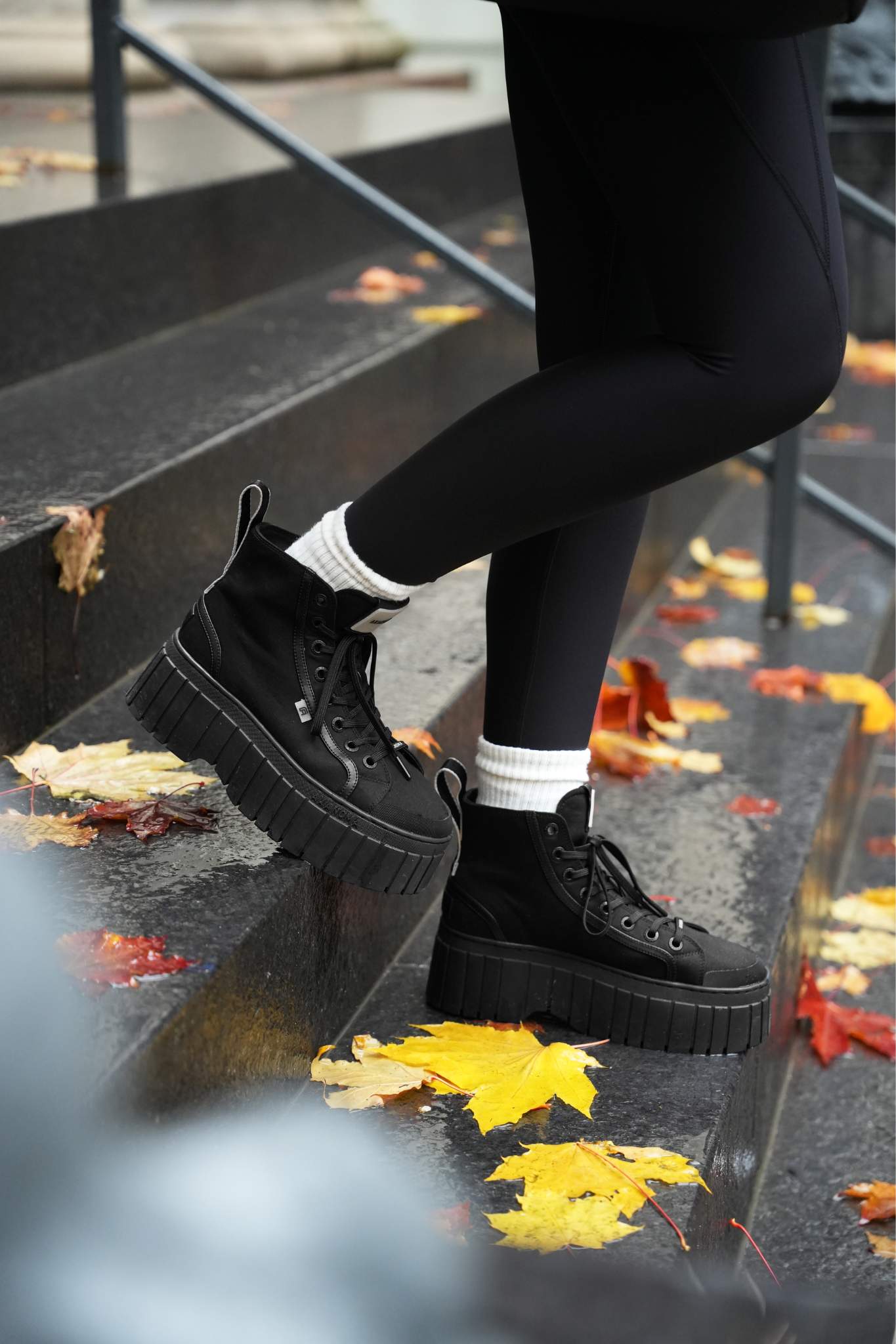 LONDON Women's Vegan Lace-Up Boots - Black | Akanoma