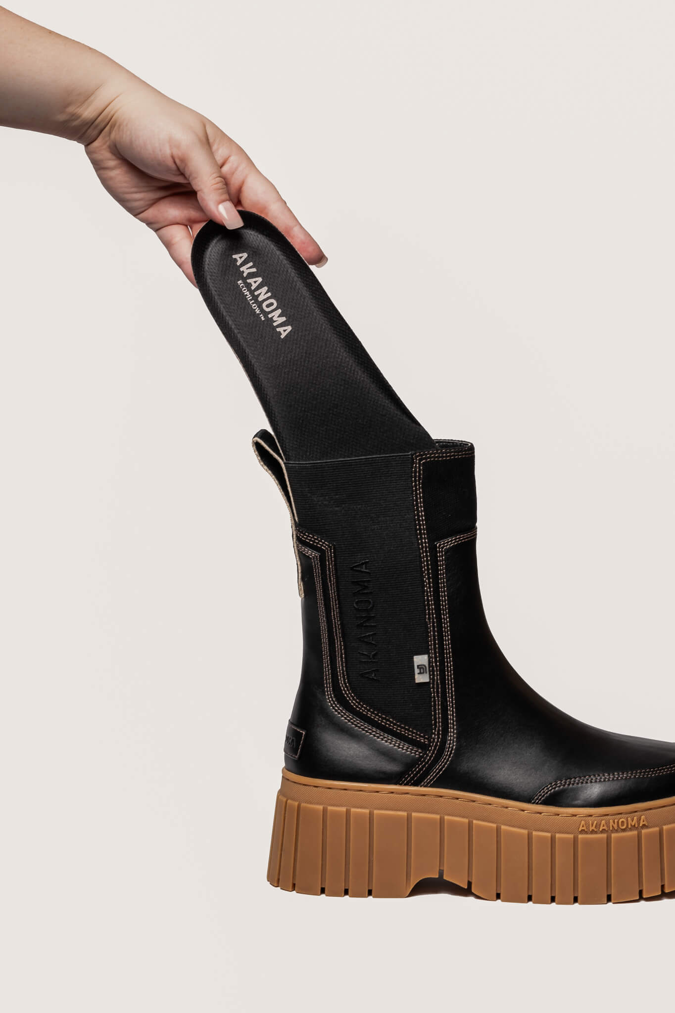 SOHO CHELSEA BOOT - BLACK/GUM