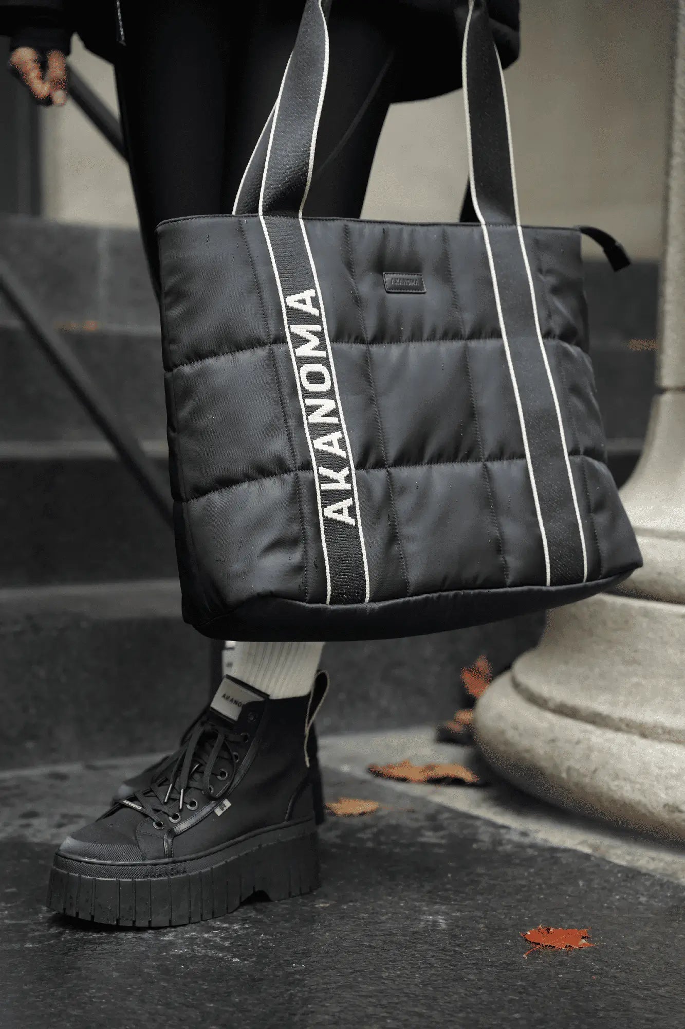 QUILTED TOTE BAG - BLACK